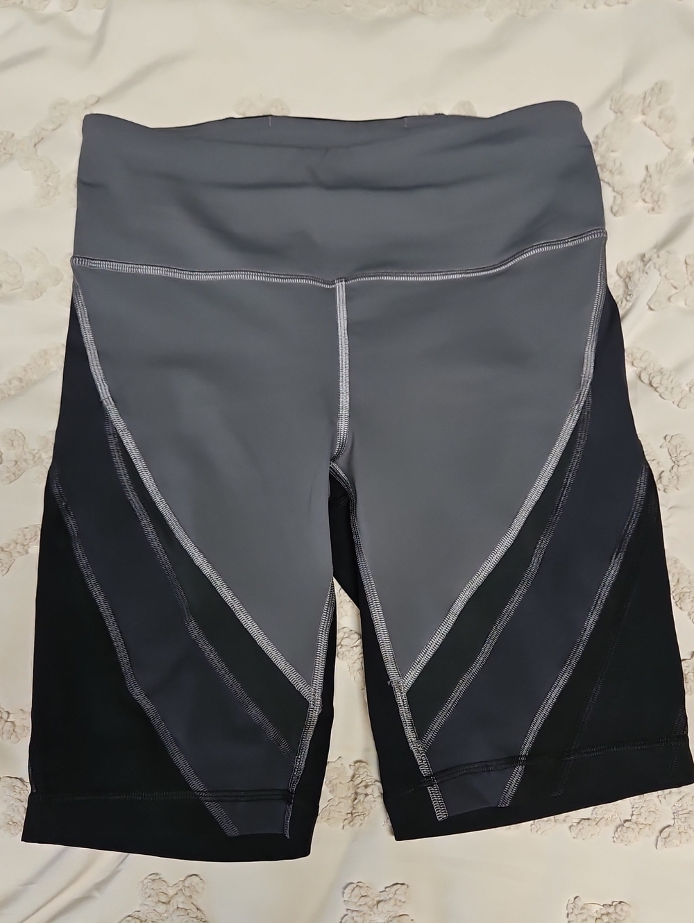 Lululemon Women’s Gray Performance Cycling Shorts